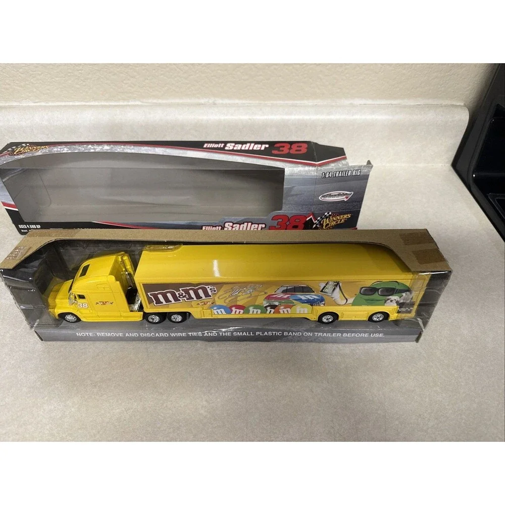 Winners Circle 1:64 Elliott Sadler #38 M&M's Racing Trailer Rig 2006  #40883